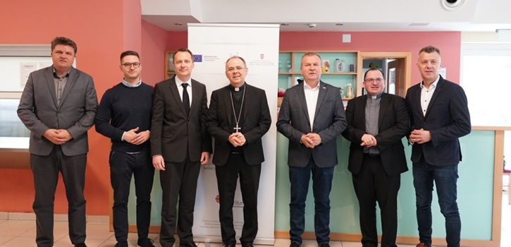 Tradicionalni pohod biskupa Radoša te županijskih i gradskih dužnosnika Pučkoj kuhinji Caritasa Varaždinske biskupije na Veliki petak