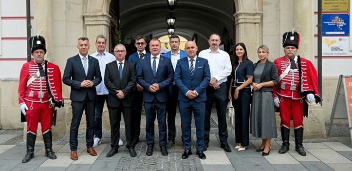 Vukovarsko-srijemska županija iskustva o Centrima izvrsnosti preuzima od Varaždinske županije