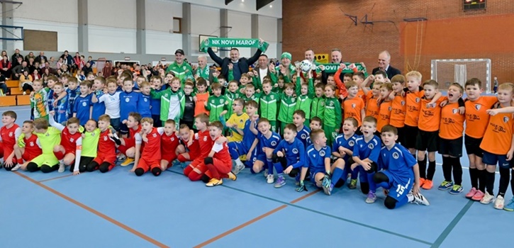 Otvorena obnovljena dvorana OŠ Novi Marof – 500-tinjak malih sportaša zaigralo nogomet
