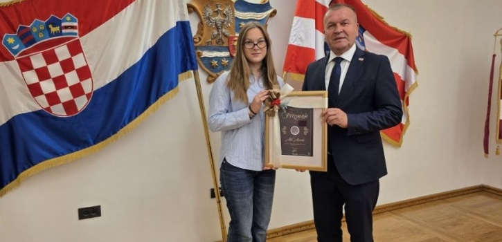 Župan Stričak uručio priznanje najboljoj maturantici Varaždinske županije Mili Maretić