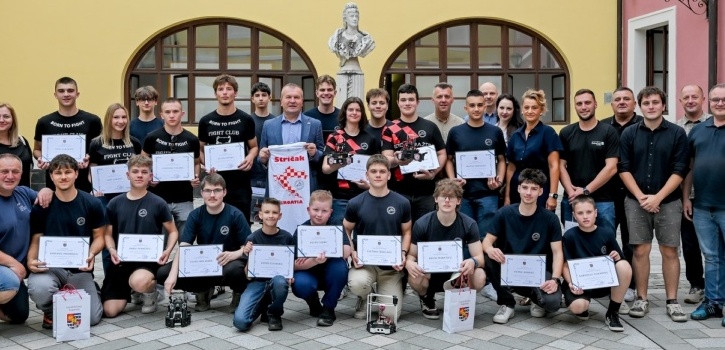 Robotičari na europskom i svjetskom prvenstvu osvojili čak 22 medalje, a još četiri odličja savate borci na euru