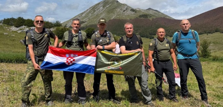 Župan Anđelko Stričak i pripadnici „Roda“ na Velebitu – u spomen na poginule hrvatske branitelje održan tradicionalni pohod
