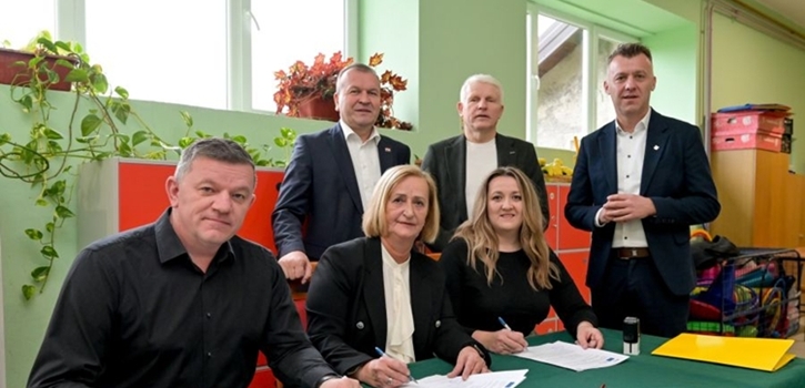 Potpisani ugovori za izgradnju školske sportske dvorane Područne škole Svibovec Podravski