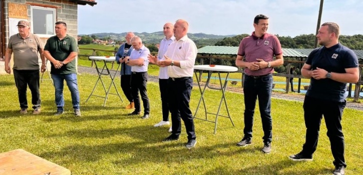 Pedesetak ekipa iz pet županija sudjelovalo na tradicionalnom natjecanju u gađanju glinenih golubova u Breznici