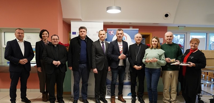 Tradicionalna podjela blagdanskog objeda korisnicima Caritasove pučke kuhinje