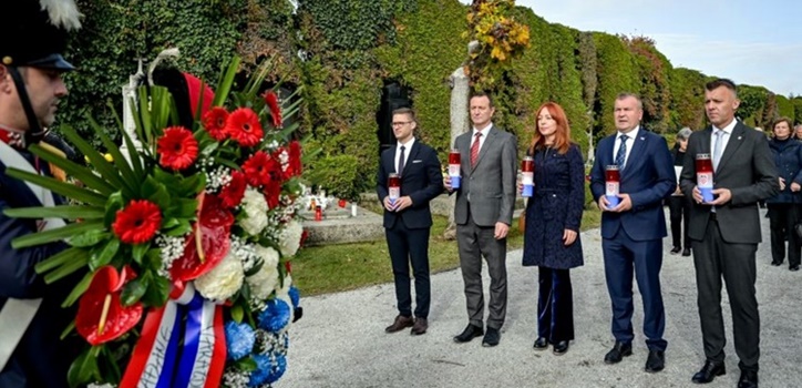 Uoči blagdana Svih svetih položeni vijenci i odana počast na Gradskom groblju u Varaždinu