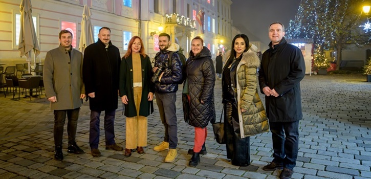 Nastavak tradicije; Županijska palača i ove je godine pretvorena u atraktivni adventski kalendar