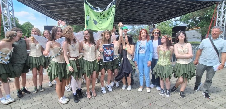 Maturantika: mimohod maturanata počeo minutom šutnje za Luku iz Drniša, a završio proglašenjem naj odore    
