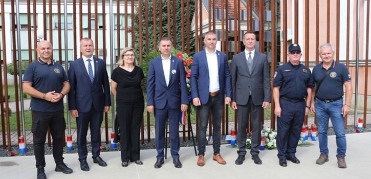 Kod spomen obilježja poginulim i nestalim policajcima PU Varaždin održana obljetnica odlaska 185 policajaca PU Varaždin u obranu Vukovara