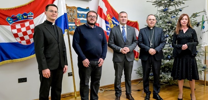 Varaždinski biskup mons. Bože Radoš i paroh varaždinski otac Uglješa Pilinger kod županijskih dužnosnika na božićno-novogodišnjem prijemu