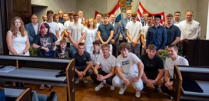 Dodijeljene stipendije učenicima koji se školuju za deficitarna zanimanja, stigli ministar Šušnjar i župan Stričak