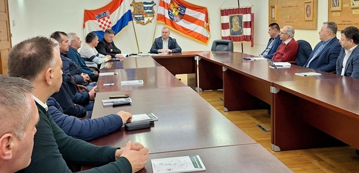 Održan sastanak s predstavnicima vinogradarskih i voćarskih udruga